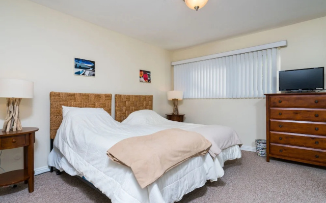 photo 5 of 700 East Oceanfront Unit B