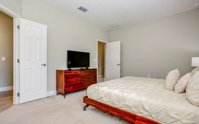 photo 5 of 7004 Oakwood St