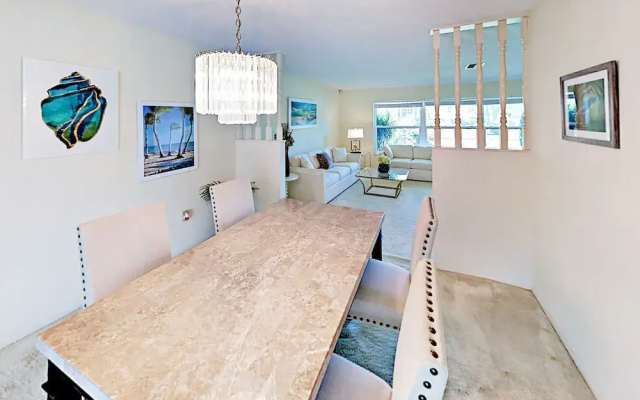 photo 4 of 701 Emerald Harbor Drive Home 3 Bedrooms 2 Bathrooms Home