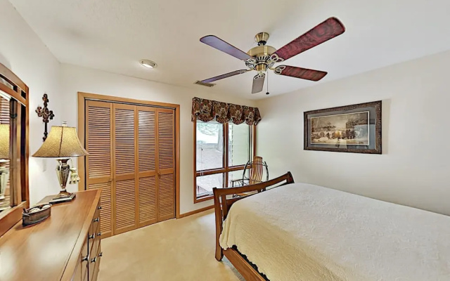 photo 4 of 706younm 4 Bedroom Home