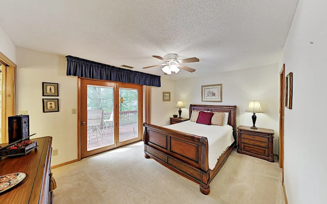 photo 5 of 706younm 4 Bedroom Home