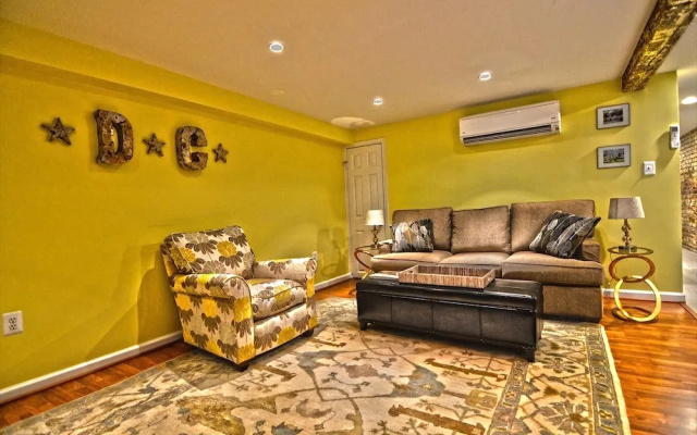 photo 5 of 716 Northeast Apartment #1045 - 1 Br Apts