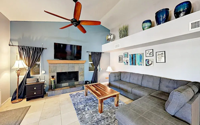 photo 2 of 747 Phoenix - 4 Br Home