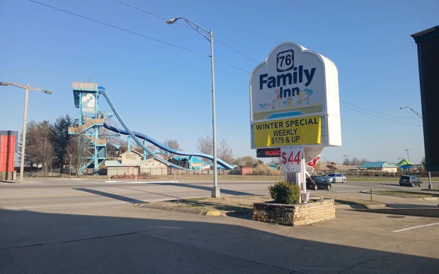 photo 5 of 76 Family Inn