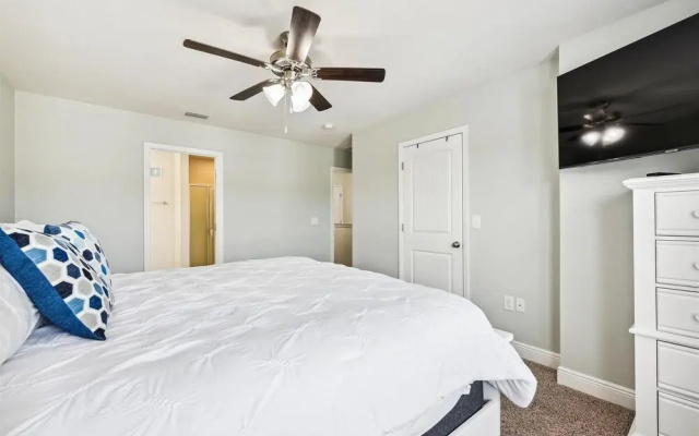 photo 4 of 7664 Shadow Lake - Happy Horizons - 3 Bedroom 3 Townhouse by RedAwning