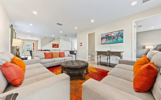 photo 4 of 7703 Banyon Way