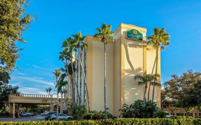 photo 2 of La Quinta Inn & Suites by Wyndham West Palm Beach Airport
