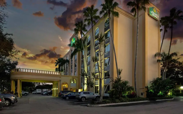 photo 3 of La Quinta Inn & Suites by Wyndham West Palm Beach Airport