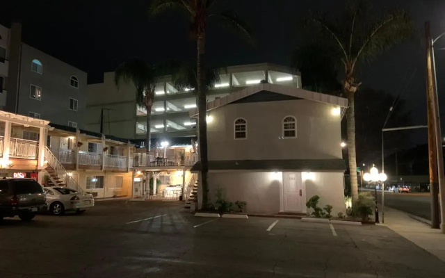 photo 2 of 777 Motor Inn