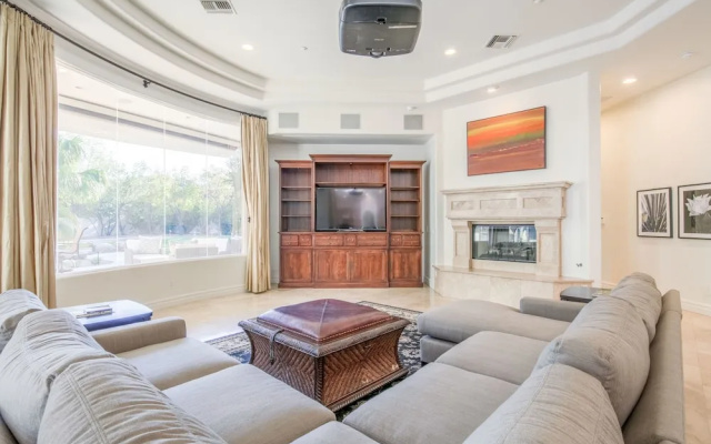 photo 2 of 7832 North El Arroyo Road House 5 Bedrooms 5.5 Bathrooms Home