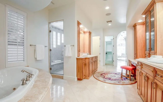 photo 4 of 7832 North El Arroyo Road House 5 Bedrooms 5.5 Bathrooms Home