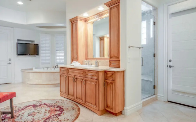 photo 5 of 7832 North El Arroyo Road House 5 Bedrooms 5.5 Bathrooms Home