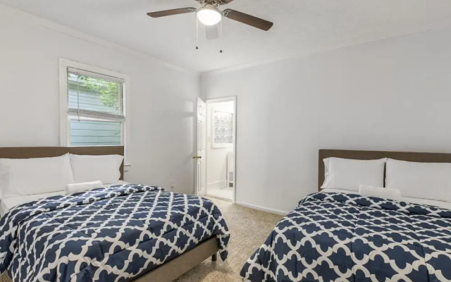 photo 3 of 7 bedrooms Spacious House Near Downtown w Parking