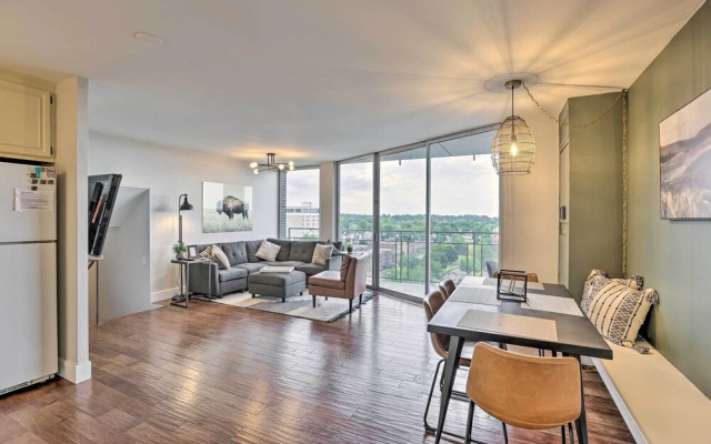 photo 3 of 7th-floor Omaha Condo w/ Balcony & Park Views