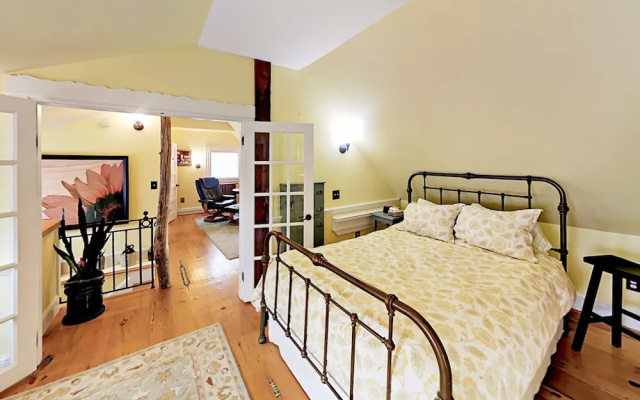 photo 5 of 8 Roberts Avenue Home 2 Bedrooms 2 Bathrooms Home