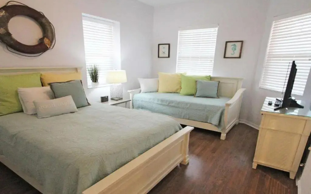 photo 5 of 806 Harborview Grande