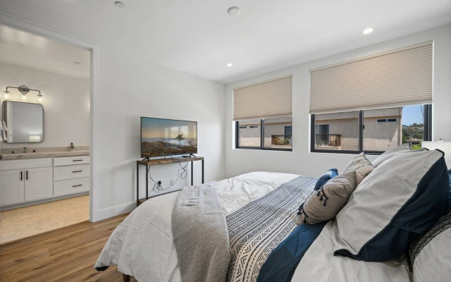 photo 5 of New Construction Luxury Home With Ocean View Rooftop Deck 815 4th by Redawning