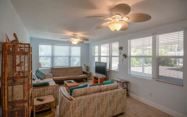 photo 5 of 819 25th - Avenue Home by RedAwning