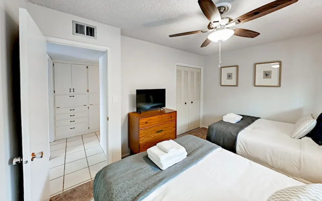 photo 3 of 8226 E Northland Dr House 3 Bedrooms 2 Bathrooms Home