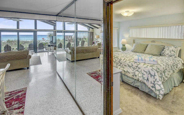 photo 5 of Gulf Front 3bd/2ba Home With Private Beach Access!