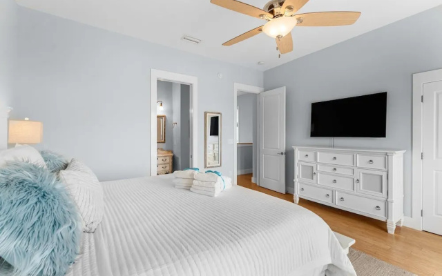 photo 3 of Beach Bay Getaway! Bayfront 4BR 4BA House Sleeps 12 Private Pool Boat Dock
