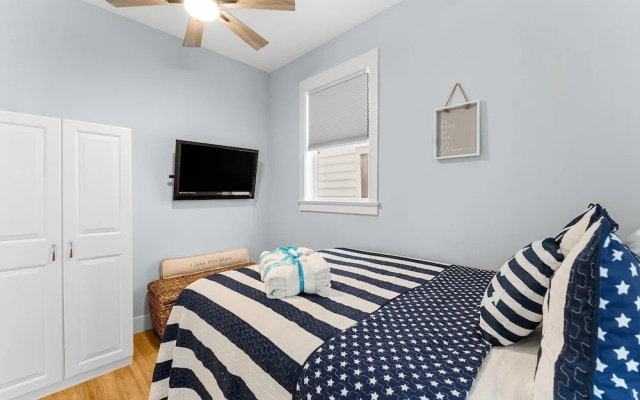 photo 5 of Beach Bay Getaway! Bayfront 4BR 4BA House Sleeps 12 Private Pool Boat Dock
