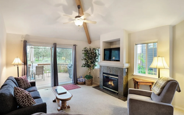 photo 3 of 860 Golden Pheasant Drive Townhouse 3 Bedrooms 2.5 Bathrooms Townhouse
