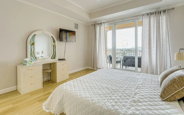 photo 3 of 8th Floor Penthouse, Walk to Clearwater Beach