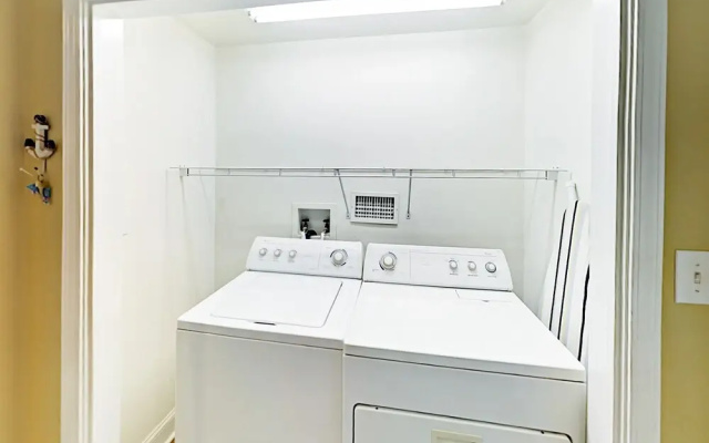 photo 2 of 921 W Beach Blvd Condo Unit 705 2 Bedrooms 2 Bathrooms Condo