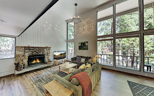 photo 2 of 930 Tahoe City - 3 Br Home