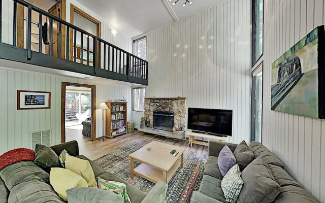 photo 4 of 930 Tahoe City - 3 Br Home