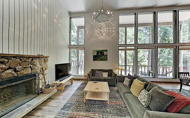 photo 5 of 930 Tahoe City - 3 Br Home