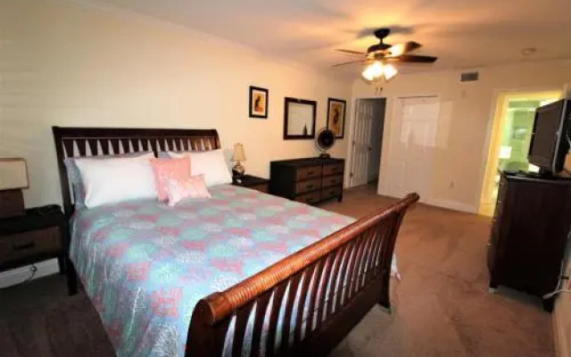 photo 2 of 950 Broadway Two-bedroom Apartment