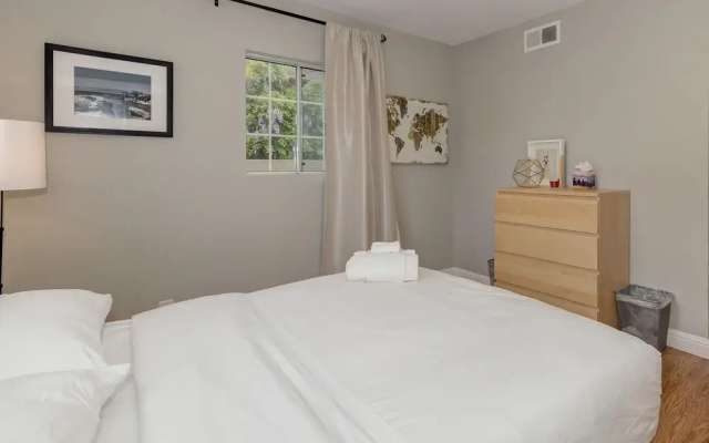 photo 3 of Cozy 2bd House, Minutes From Fb And Stanford Univ! 2 Bedroom Home by RedAwning