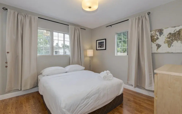 photo 4 of Cozy 2bd House, Minutes From Fb And Stanford Univ! 2 Bedroom Home by RedAwning