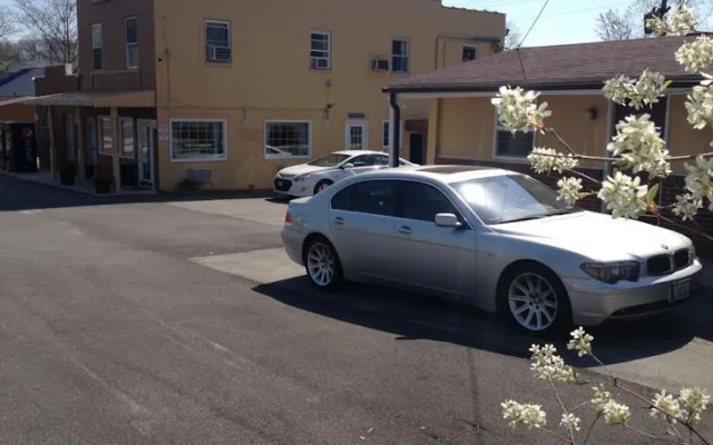 photo 5 of A & E Motel