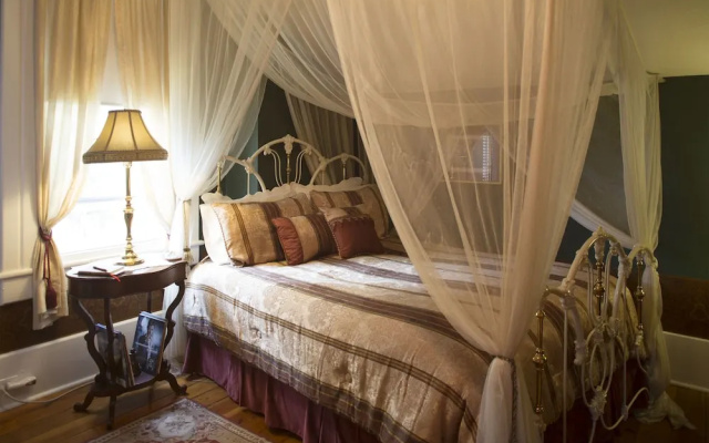photo 4 of A Bed of Roses Bed & Breakfast