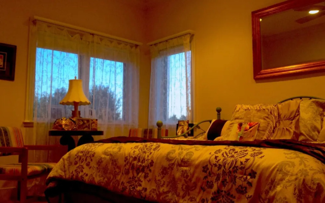 photo 3 of Cayuga Lake Inn Ithaca Hotel Alt