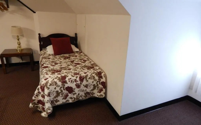 photo 2 of A Friendly Inn at Harvard