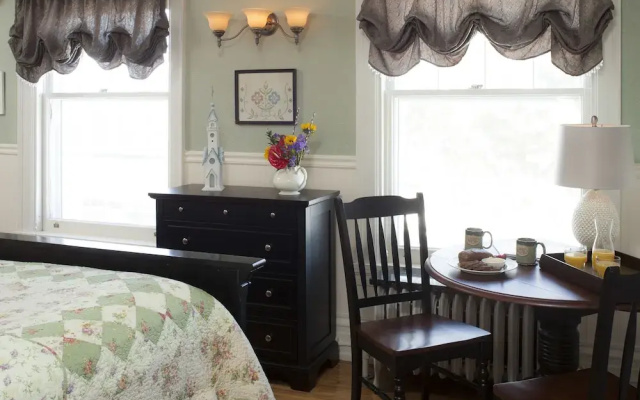 photo 4 of A G Thomson House Bed and Breakfast