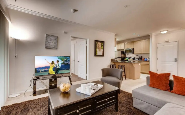 photo 2 of A+ Los Angeles Seclusion Large 2br/2bath + 2 Free Parking Spots! (P2)