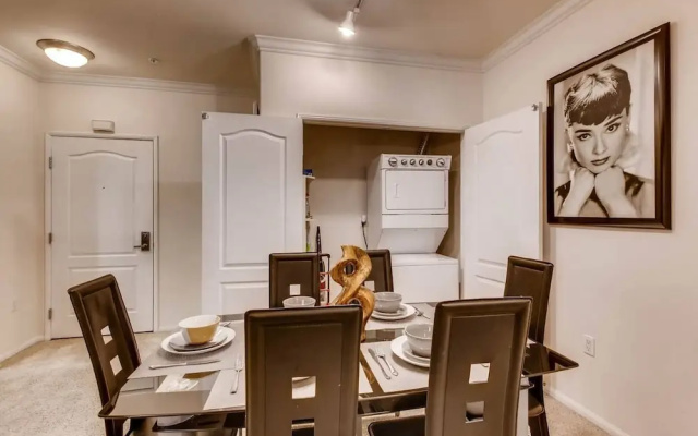 photo 4 of A+ Los Angeles Seclusion Large 2br/2bath + 2 Free Parking Spots! (P2)
