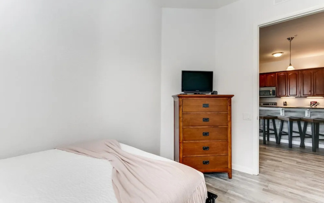 photo 4 of A Perfect Home for Your Family or Business! Just Steps From Convention Center 3br/3b #3vc024