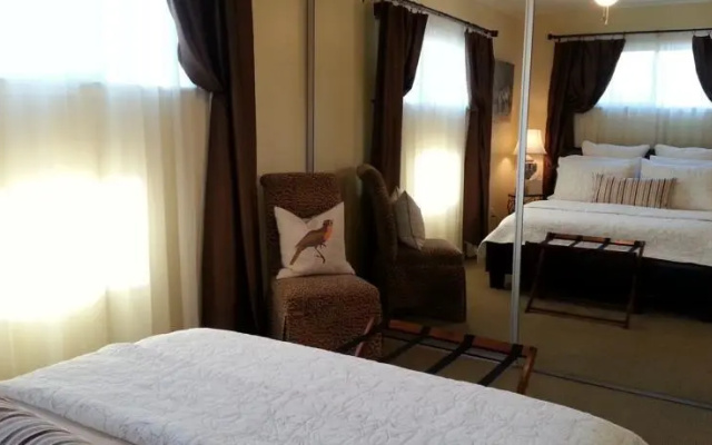 photo 2 of A Pied-A-Terre in Belmont Shore