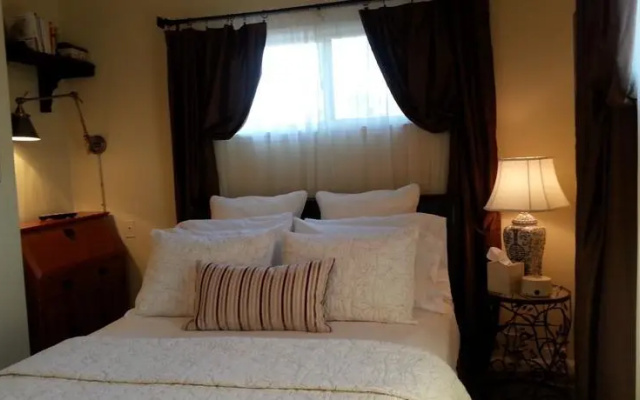 photo 3 of A Pied-A-Terre in Belmont Shore