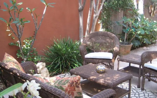 photo 4 of A Pied-A-Terre in Belmont Shore