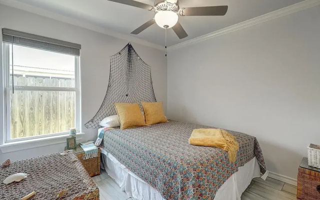 photo 4 of A Wave From It All 3 Bedroom Home by RedAwning
