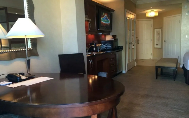photo 5 of Aaa Deluxe Suite At The Signature Condo Hotel