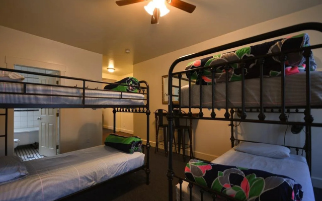 photo 3 of 11th Avenue Hostel