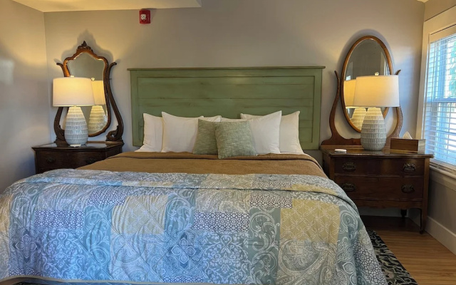 photo 4 of Abalonia Inn